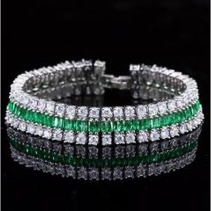 17 pieces of jewelry includes